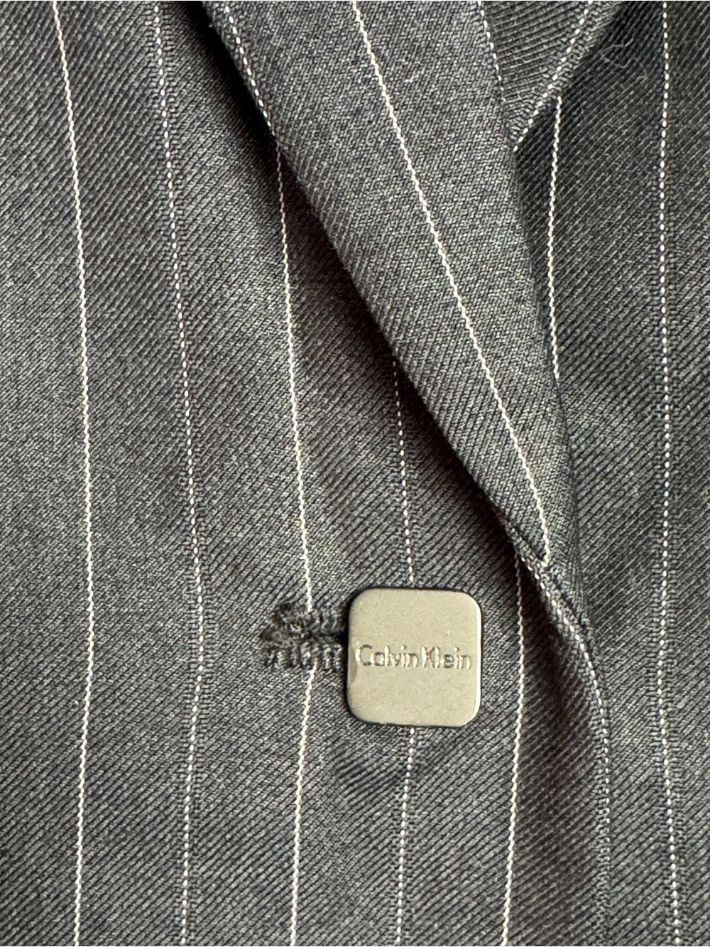 CALVIN KLEIN Pinstripe 2-Pc Gray Pant Suit Size 8P NWT $320 Retail - Picture 5 of 15